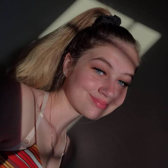 Meet your Posher, Mikayla - Picture 1 of 1